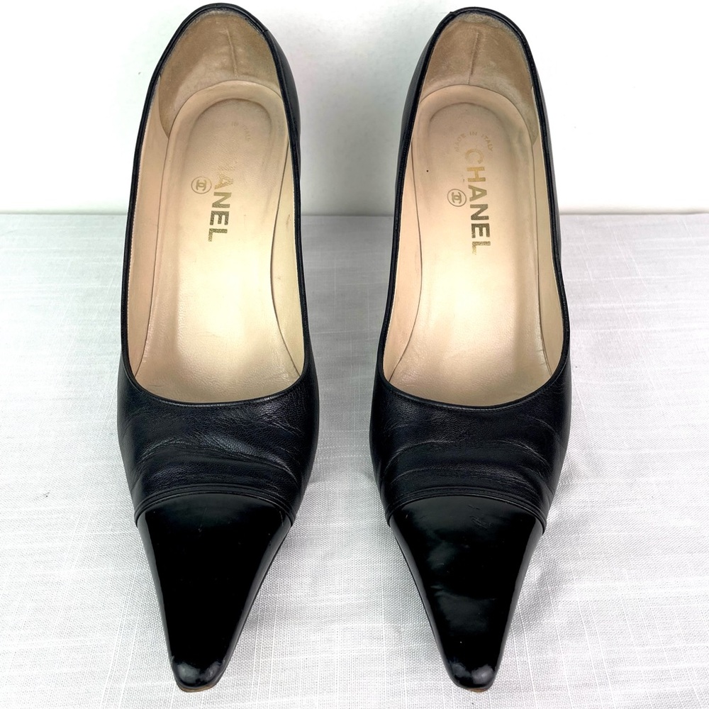 Authentic Vintage Chanel kitten heel pointed pumps size 38 1/2 two black leather